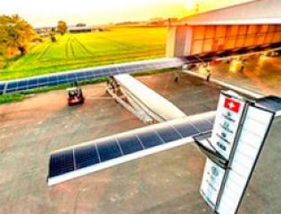 Solar Impulse 2 приземлился в индийском штате Гуджарат