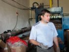 Житель Алейска сортирует и сдает в переработку раздельно собранные отходы