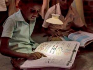 Лампа, подзаряжающаяся от силы притяжения Земли