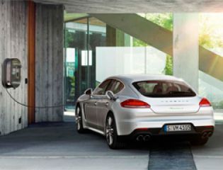 Porsche создаст сеть быстрых зарядок для электрокаров