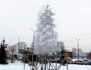 Необычная елка из велосипедов открылась в Казани