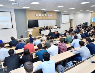 Лекция по актуальным вопросам сферы мировой энергетики прошла в НИУ