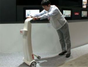 Японцы разработали электрический костыль-самокат