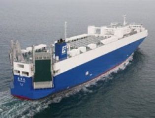 Построен сухогруз, оснащенный солнечными батареями