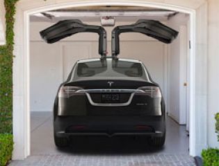 Tesla представила электрический кроссовер с
