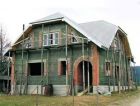 Житель Самары построил дом из бутылок