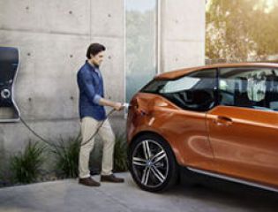 Владельцы электромобилей BMW смогут заряжать их дома или на работе