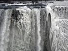 Крупнейший в мире водопад скован льдом